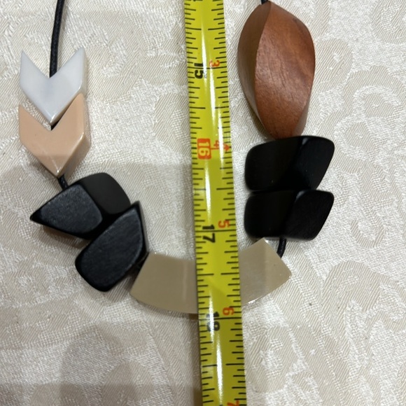 NWT decouture wood & resin necklace - Picture 7 of 8